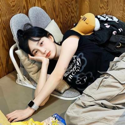 水瓶座女孩 封面
